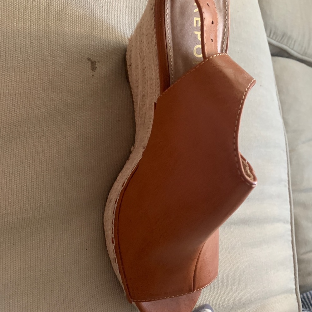 Great Neutral Wedges - Picture 2 of 6